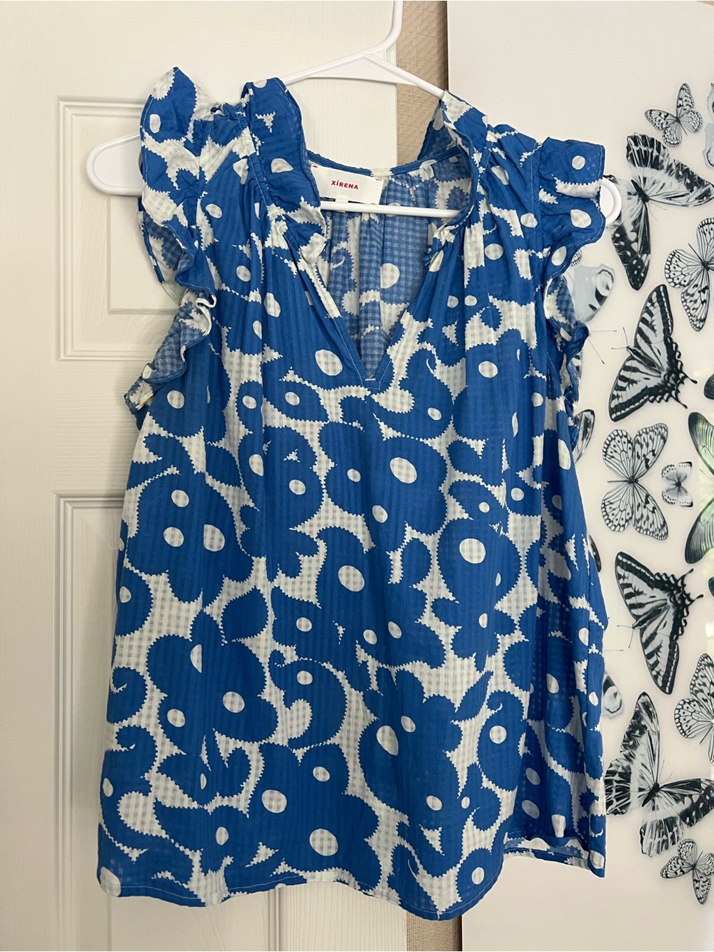 KIRNA Bex Blue & White Floral Sleeveless Blouse